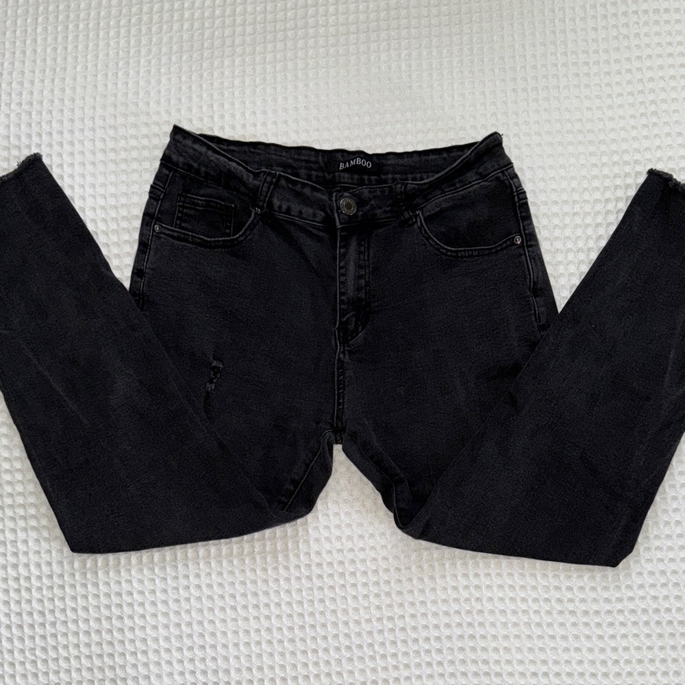 BAMBOO Women's Distressed Faded Black Jeans EUC 13